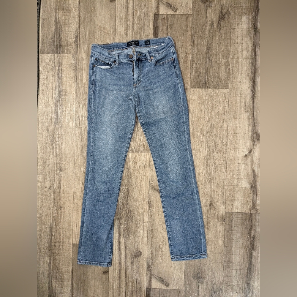 Women's Lucky Jeans Classic Blue Denim Straight 2/26R